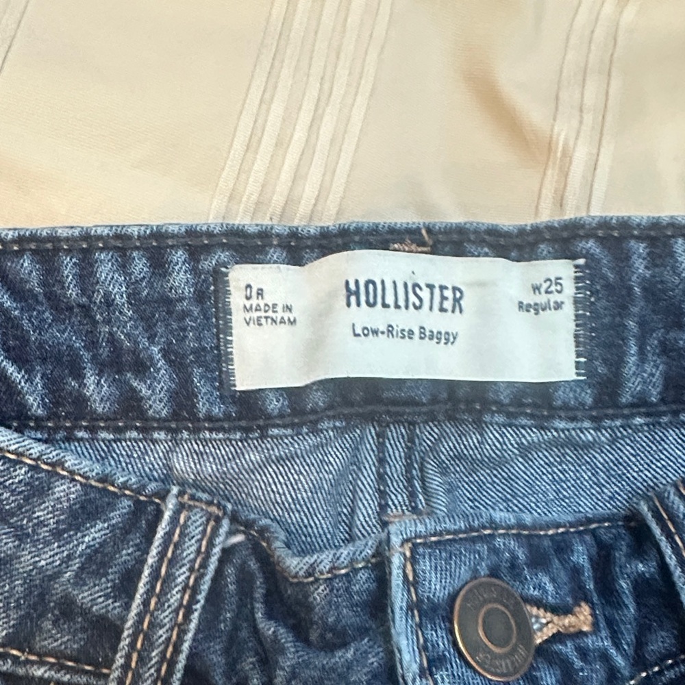 Hollister Blue Denim Low-Rise Baggy Jeans Regular length